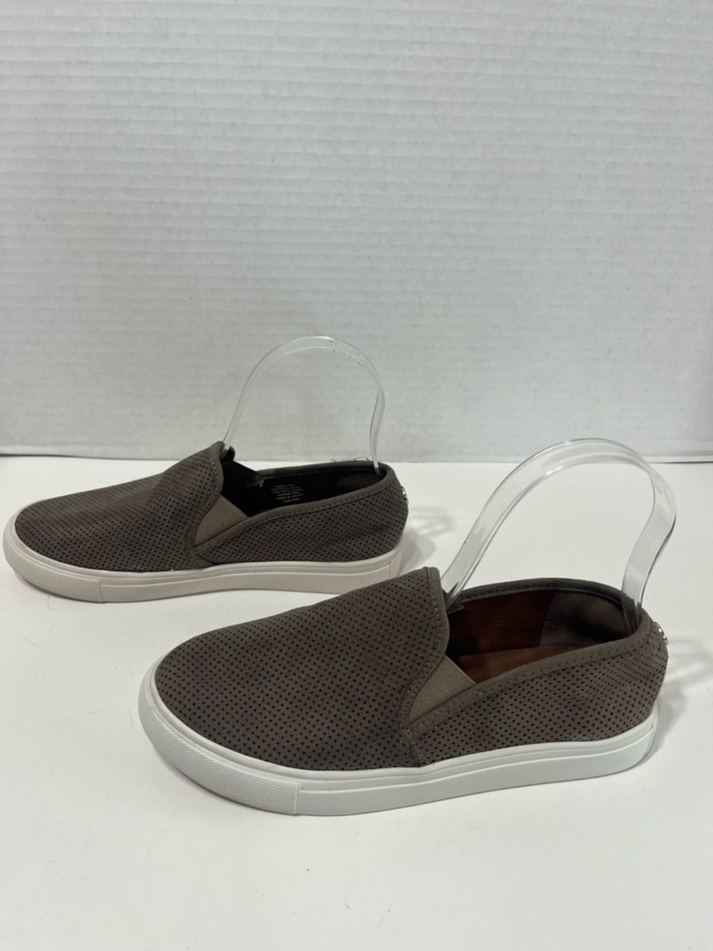 STEVE MADDEN Zarayy perforated faux suede slip on loafers shoes women’s size 6